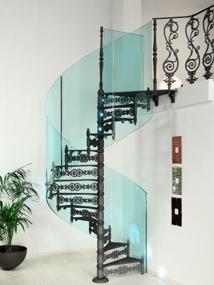 Ограждения со стеклом для винтовой лестницы